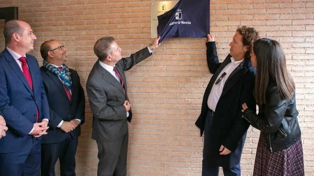 El presidente de Castilla-La Mancha, Emiliano García-Page, ha inaugurado la nueva vivienda de mayores municipal de Hita (Guadalajara)