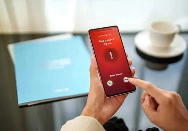La Policía alerta: si recibes esta llamada, puede ser una estafa de 'vishing'