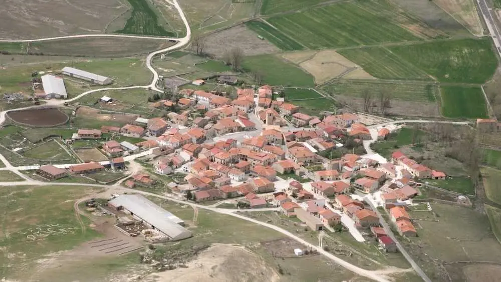 En la imagen de archivo vista aérea de la localidad de Campisabalos (Guadalajara)