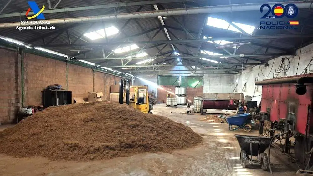 Desmanteladas dos fábricas clandestinas de tabaco en Talavera de la Reina (Toledo) y Valencia, con 13 detenidos