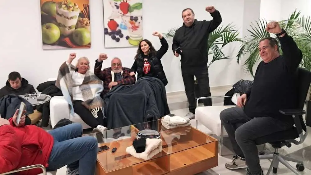 Encierro del Comité de empresa de Schreiber Foods en Noblejas (Toledo) tras la segunda jornada de huelga