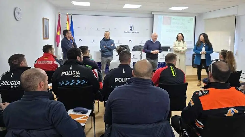 Más de veinte integrantes de emergencias se forman en RCP y uso del desfibrilador