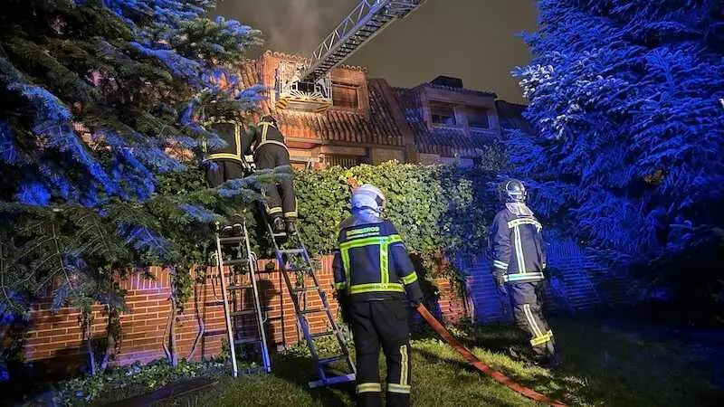 Muere un hombre y nueve afectados tras el incendio originado en une vivienda