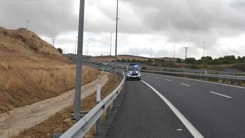 Un conductor sin carné, investigado por atropellar a un peatón y huir del lugar