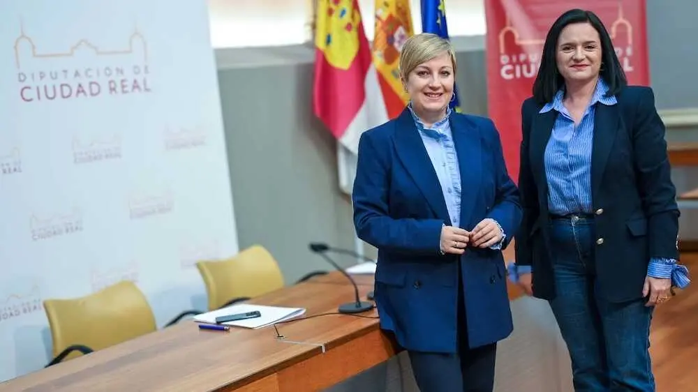 La vicepresidenta segunda y responsable del Área de Impulso Económico y Territorial, Sonia González, y la portavoz del Gobierno provincial, Rocío Zarco, durante la rueda de prensa que han ofrecido