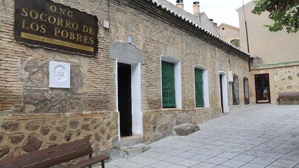 La ONG 'Socorro de los Pobres' llama donar leche y alimentos no perecederos