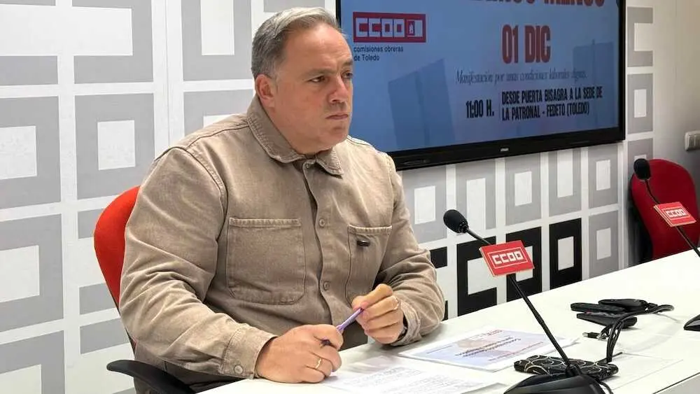 El secretario general de CCOO en la provincia de Toledo, Federico Pérez, durante la rueda de prensa que ha ofrecido para informar de la manifestación ante la sede de Fedeto