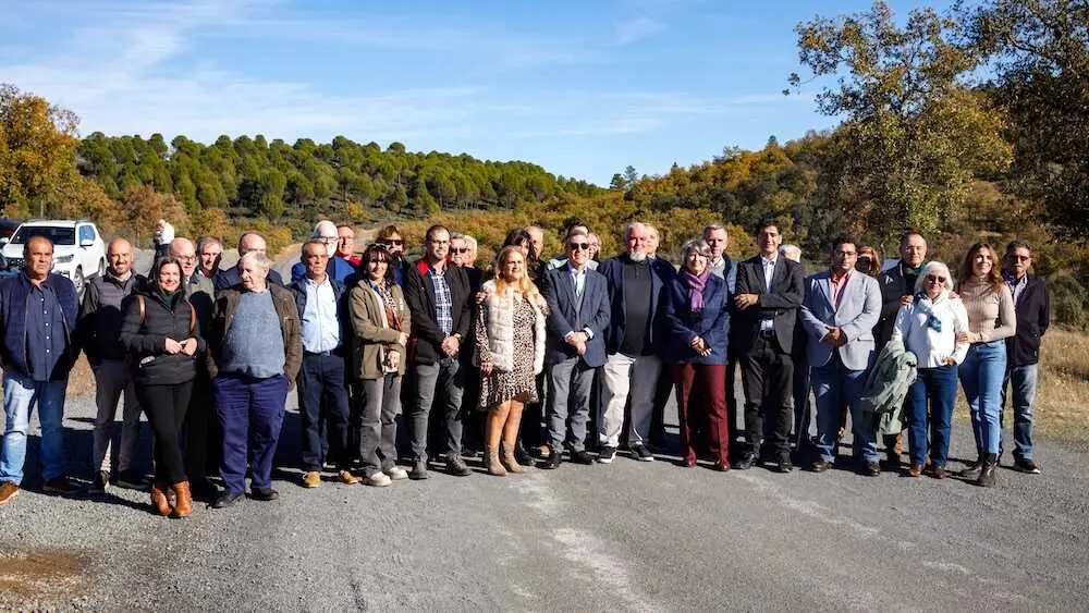 El presidente de Castilla-La Mancha, Emiliano García-Page, inaugura el camino de Ventillas, que une Solana del Pino y Fuencaliente, en la provincia de Ciudad Real.