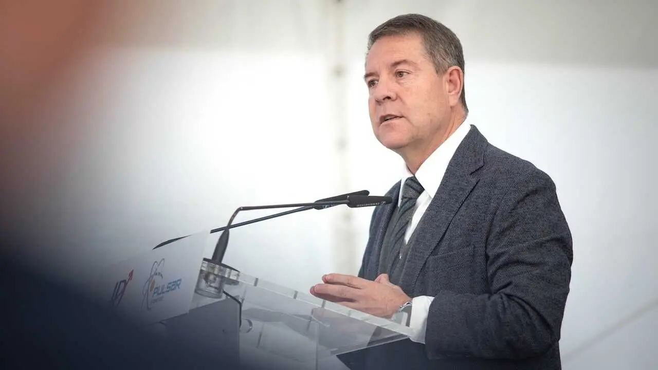 El presidente de Castilla-La Mancha, Emiliano García-Page, ha puesto en Tórtola de Henares (Guadalajara), la primera piedra de ID Logistics en Pulsar Logistics Park