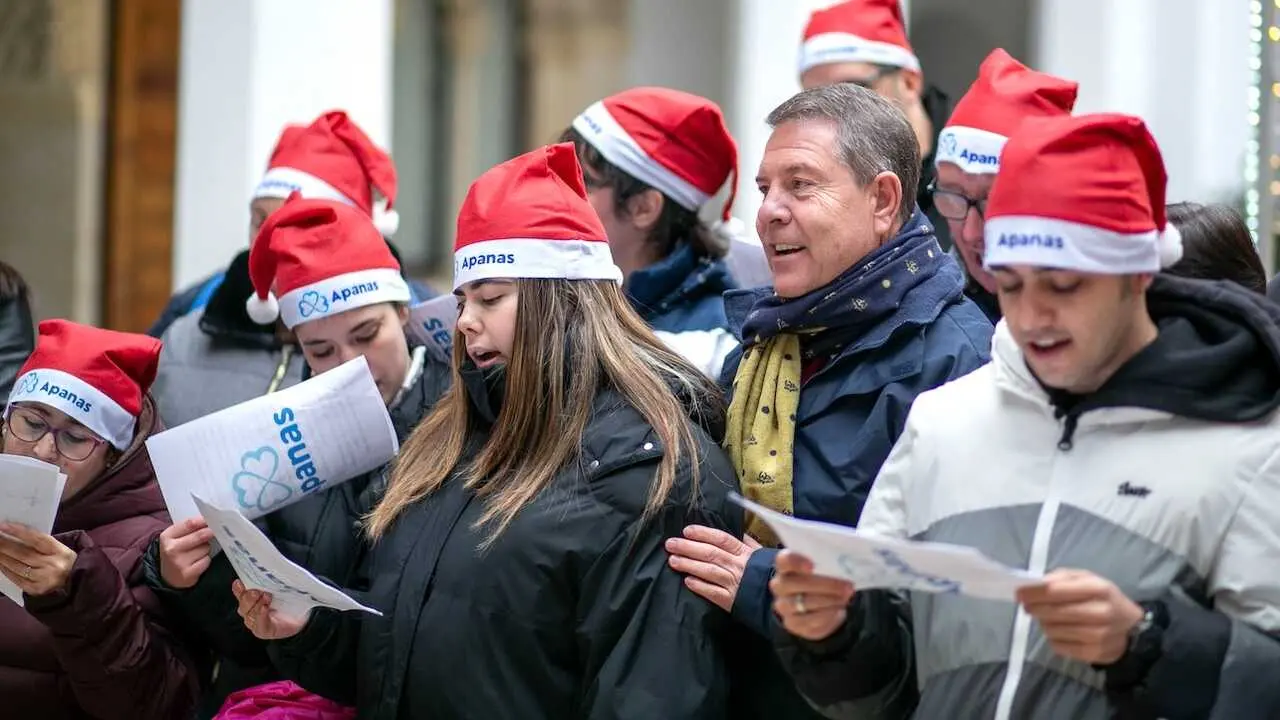 El presidente de Castilla-La Mancha, Emiliano García-Page, ha inaugurado en Toledo, el Belén instalado en el Palacio de Fuensalida, en la sede de la Presidencia del Gobierno regional, en la Plaza del Conde de la ciudad de Toledo.