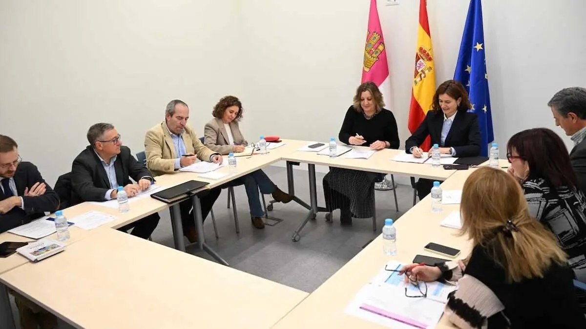 Reunión del Consejo Regional de Seguridad y Salud Laboral de Castilla-La Mancha presidido por la consejera de Economía, Empresas y Empleo, Patricia Franco