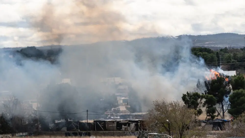 Controlado un incendio declarado en un conjunto de diez chabolas de Albacete - Fotografía: La Cerca