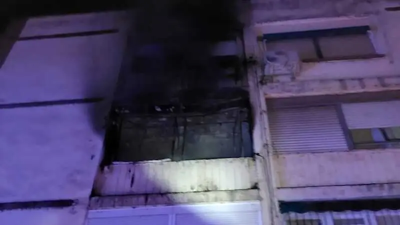 Dos afectados por humo tras un incendio en un bloque de pisos en Talavera de la Reina (Toledo)
