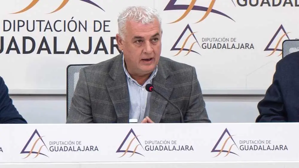 El presidente de la Diputación de Guadalajara, José Luis Vega, en una imagen de archivo en rueda de prensa