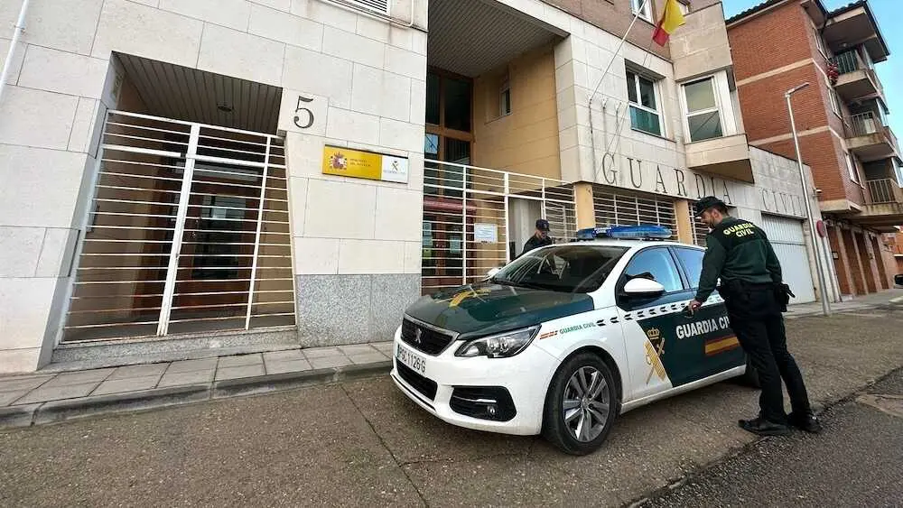 Comandancia de la Guardia Civil en Guadalajara, cuartel de la Guardia Civil, agente, patrulla,