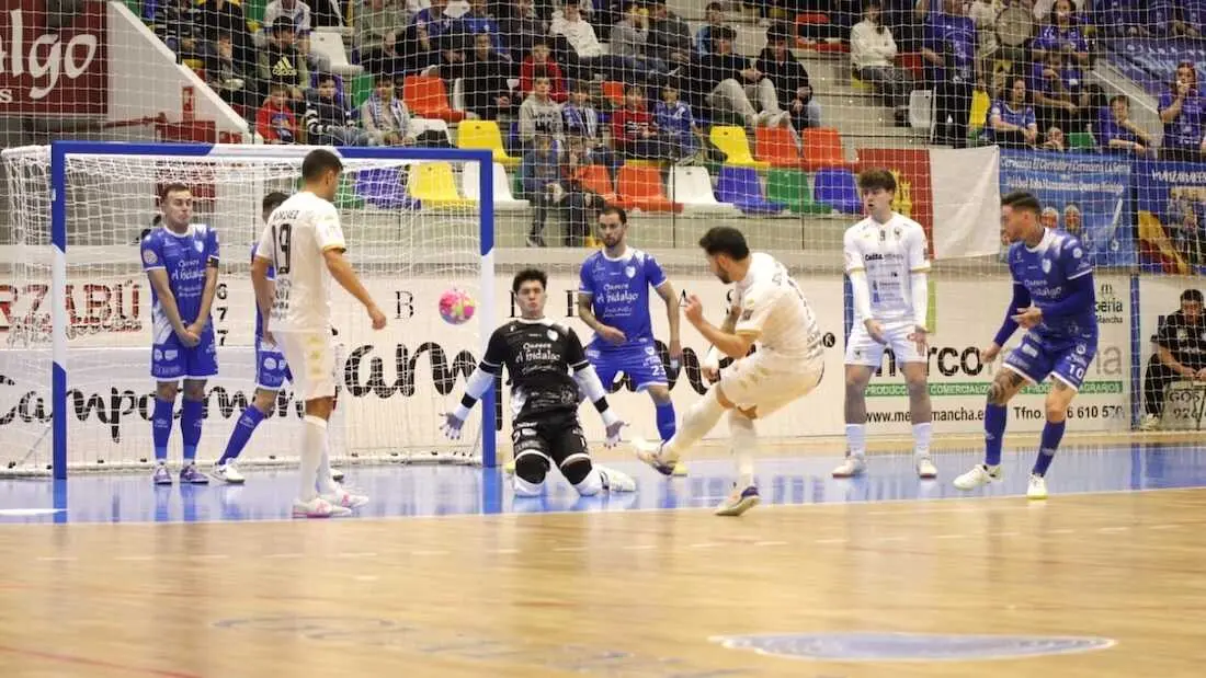 El Manzanares se reencuentra con la victoria en casa tras un duelo vibrante (4-3)