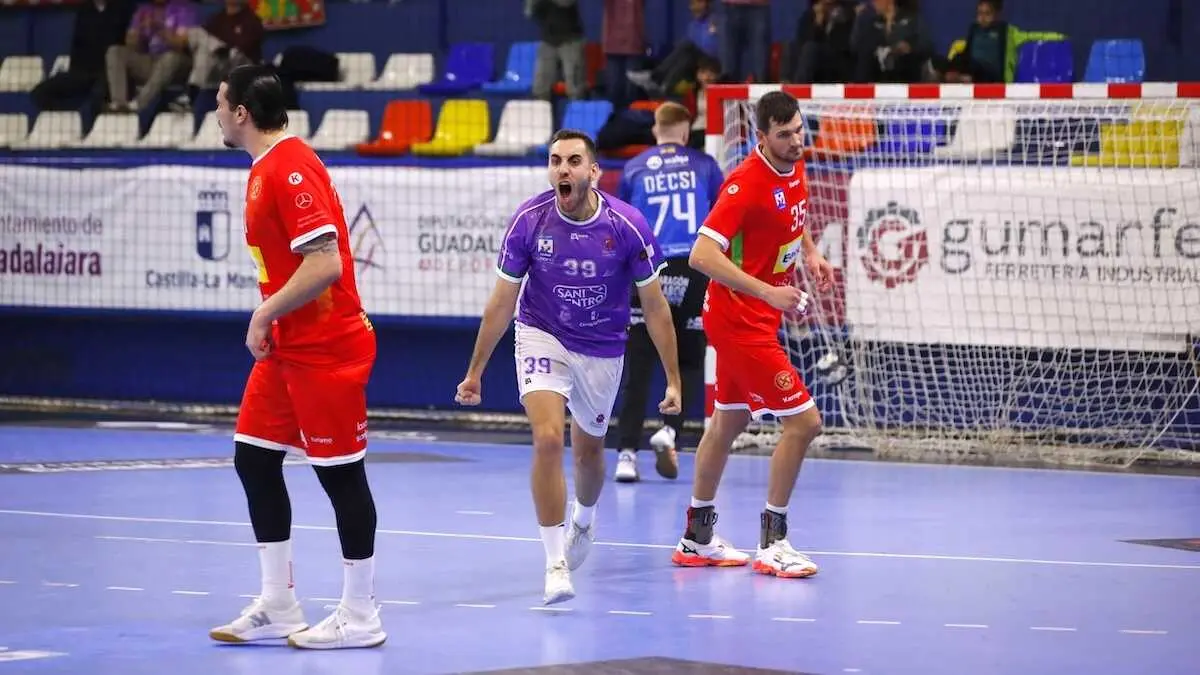 Guadalajara firma su primera victoria en casa con una remontada vibrante (36-30) - Fotografía: Santi Molina