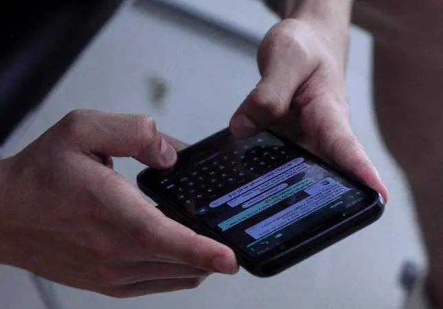 Un WhatsApp misterioso y dinero fácil: así estafan ahora y roban miles de euros