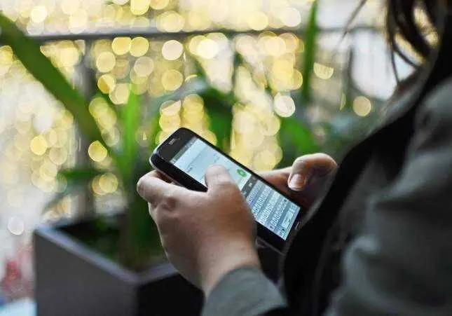 Estafas invisibles que esp&iacute;an tu m&oacute;vil sin que lo notes: la amenaza que se ignora