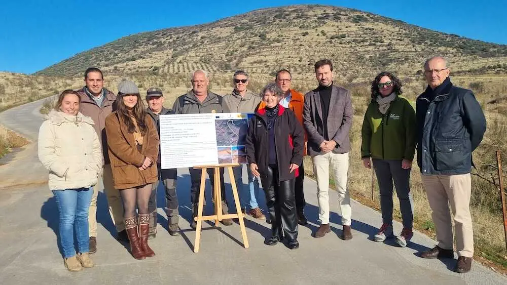 La consejera de Desarrollo Sostenible, Mercedes Gómez, ha inaugurado el camino del Cordejón que va a la torre de vigilancia de incendios de La Estrella (Toledo)