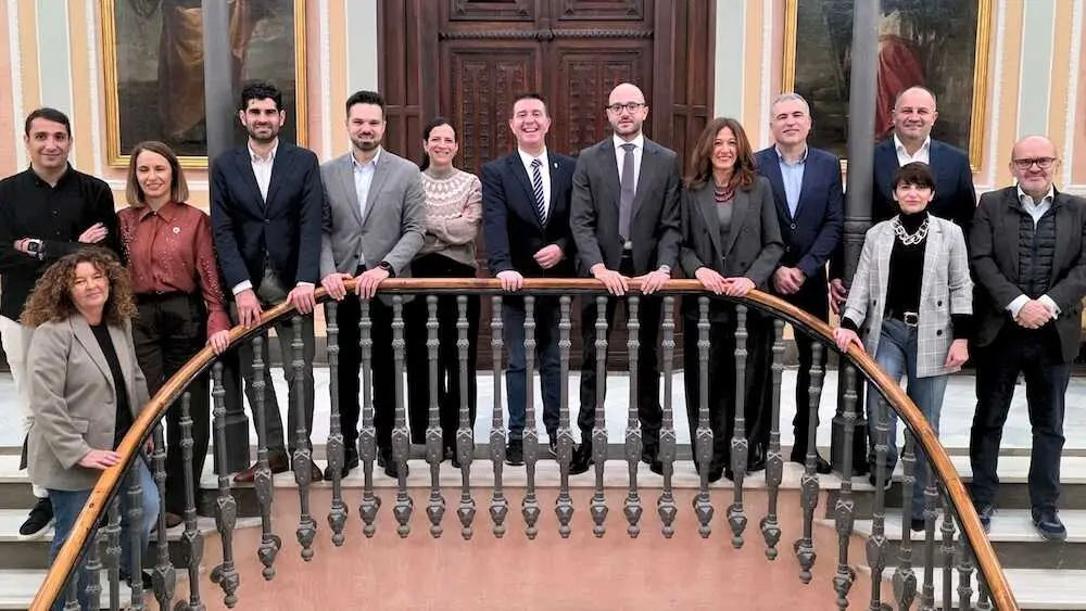 El presidente de la Diputación de Albacete, Santiago Cabañero, junto a su equipo de Gobierno tras el pleno que ha aprobado el presupuesto de la institución para 2026