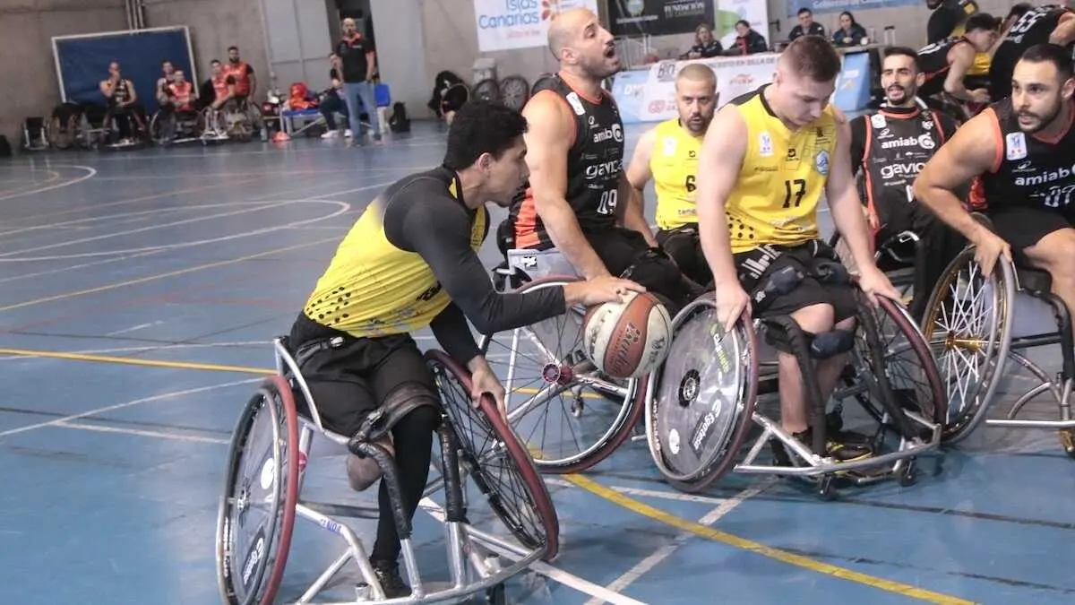 El BSR amiab pasa por encima del Tenerife con una exhibición defensiva (32-93)