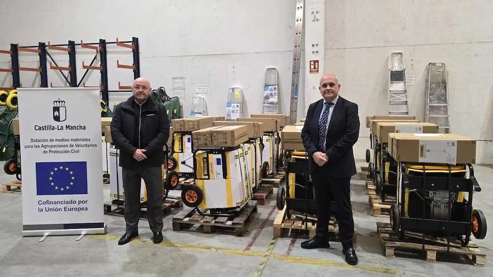El Gobierno de Castilla-La Mancha entrega equipos electr&oacute;genos y complementos a un total de 17 agrupaciones de voluntarios de Protecci&oacute;n Civil.