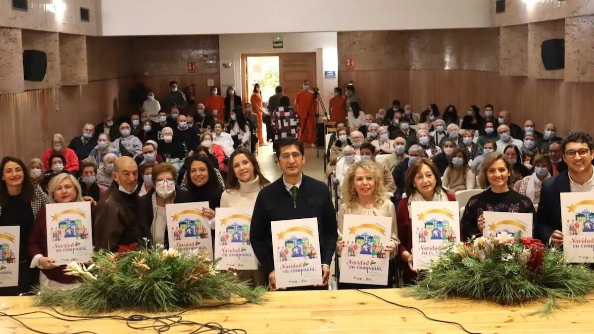 El vicepresidente segundo del Gobierno regional, Jos&eacute; Manuel Caballero y la consejera de Bienestar Social, B&aacute;rbara Garc&iacute;a Torijano, han presentado la nueva edici&oacute;n del programa contra la soledad no deseada &lsquo;Navidad en compa&ntilde;&iacute;a. Ning&uacute;n mayor solo&rsquo;