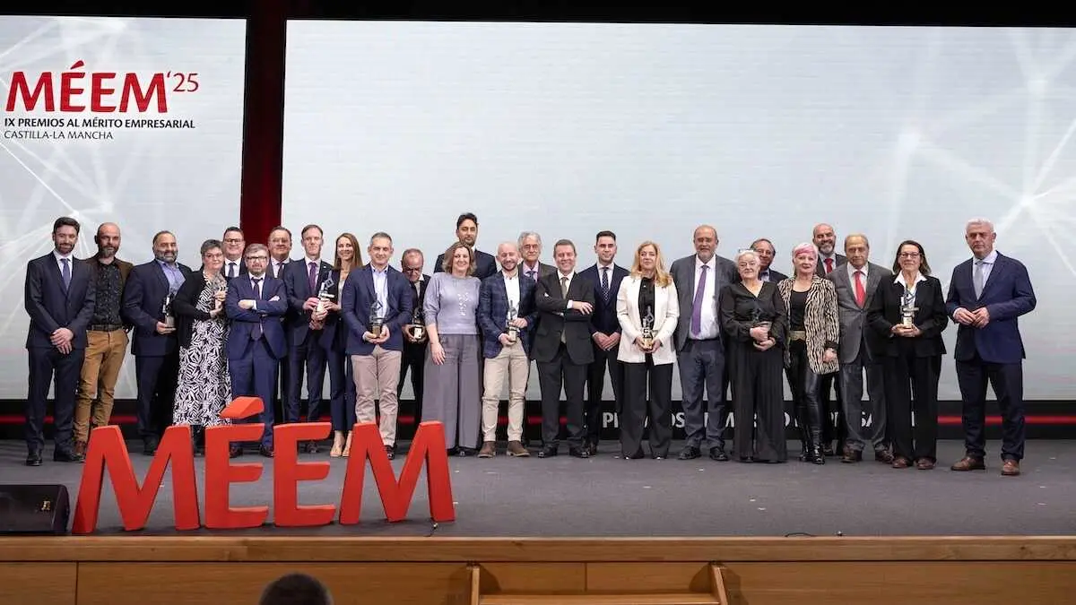El presidente regional, Emiliano Garc&iacute;a-Page, ha presidido en Cabanillas del Campo (Guadalajara), la IX edici&oacute;n de la entrega de los premios al M&eacute;rito Empresarial de Castilla-La Mancha