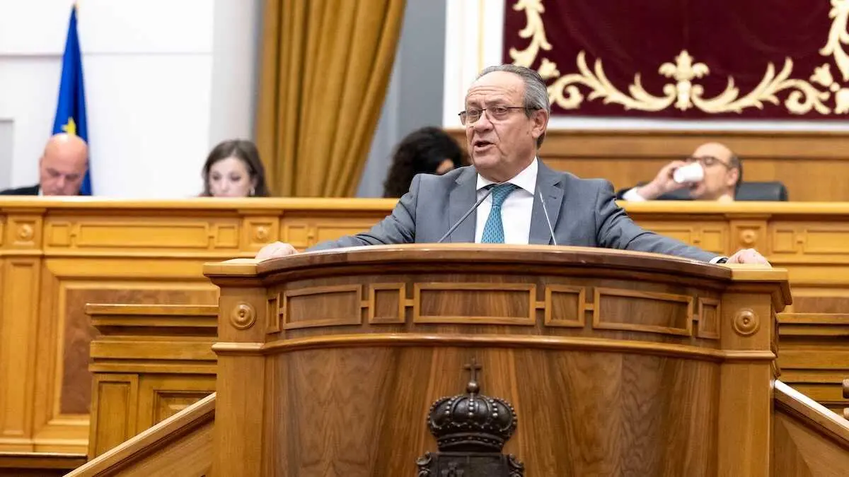 El consejero de Hacienda, Administraciones P&uacute;blicas y Transformaci&oacute;n Digital, Juan Alfonso Ruiz Molina, durante su intervenci&oacute;n en el Pleno de las Cortes de Castilla-La Mancha