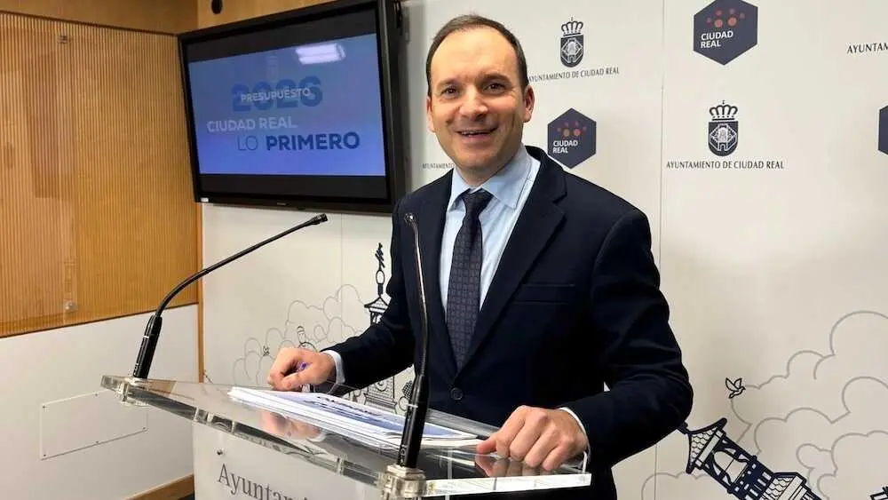 El concejal de Hacienda del Ayuntamiento de Ciudad Real y portavoz del equipo de Gobierno, Guillermo Arroyo, ha presentado el proyecto de presupuestos para 2026