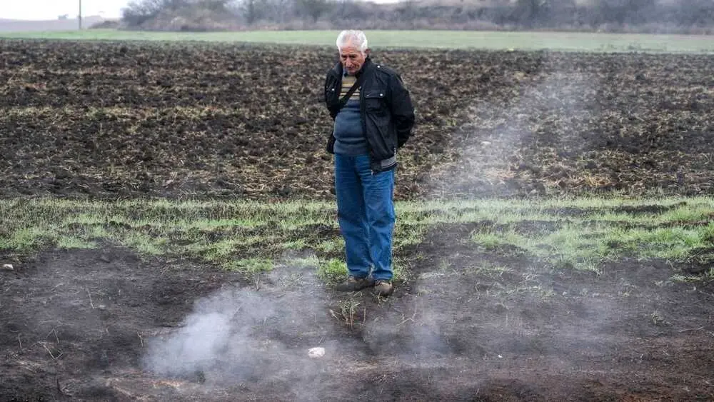 Vuelven a arder las turbas en el cauce del r&iacute;o Guadiana, cerca de Las Tablas de Daimiel - EFE/Jes&uacute;s Monroy