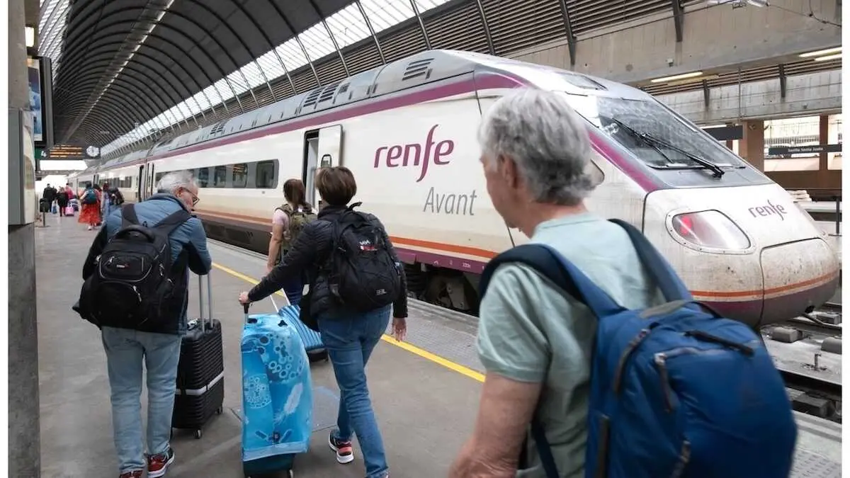 transporte, abono transporte, pasajeros, trenes, Avant, Renfe, estaci&oacute;n, viajeros, ferrocarril,