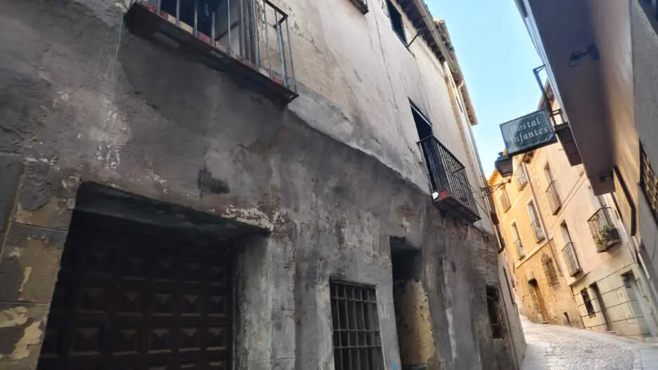 Desalojado un edificio del casco hist&oacute;rico de Toledo tras un incendio en una casa okupada
