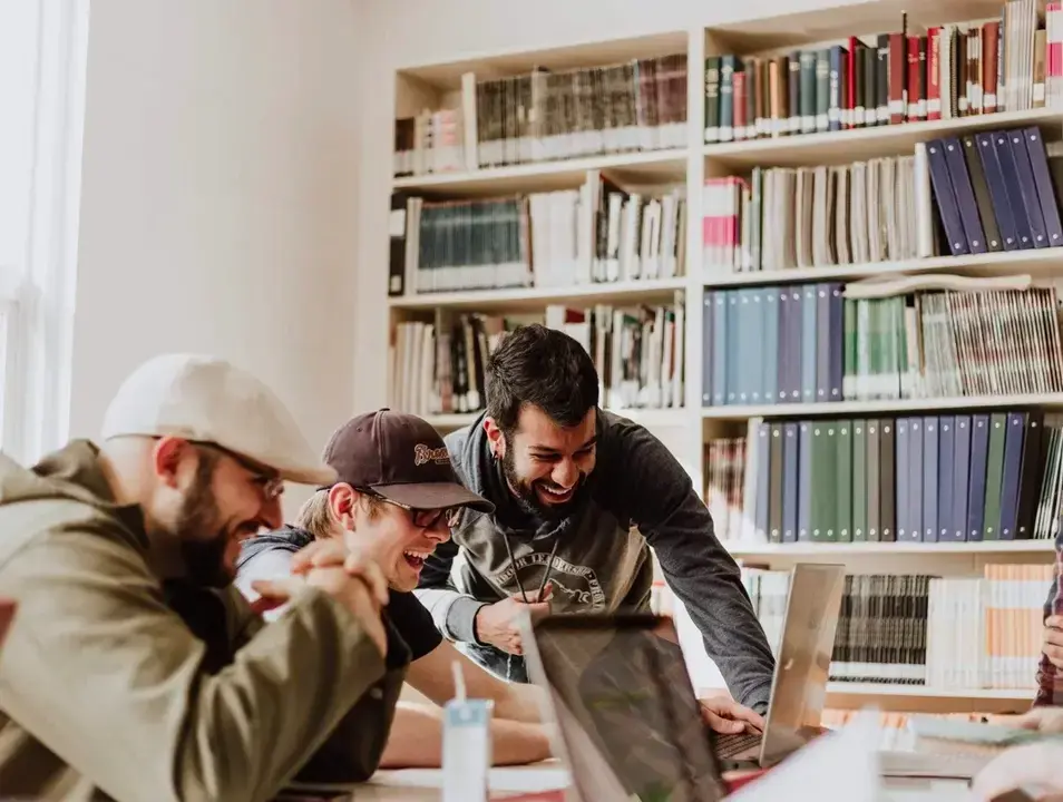 El creciente papel del entretenimiento online en las comunidades rurales y urbanas, juegos, jugando, jugadores, juegos online, apuestas, casino,