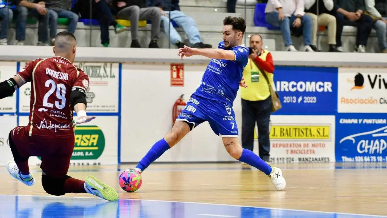 El Manzanares golea al Valdepe&ntilde;as pero entran los dos en la Copa de Espa&ntilde;a (4-0) - Fotograf&iacute;a: Iker Flores