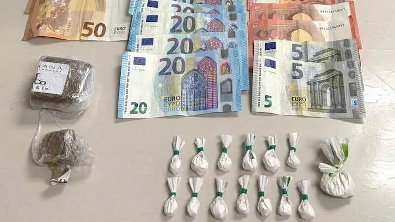 Detenido 'in fraganti' cuando realizaba un pase de droga en una calle de Guadalajara