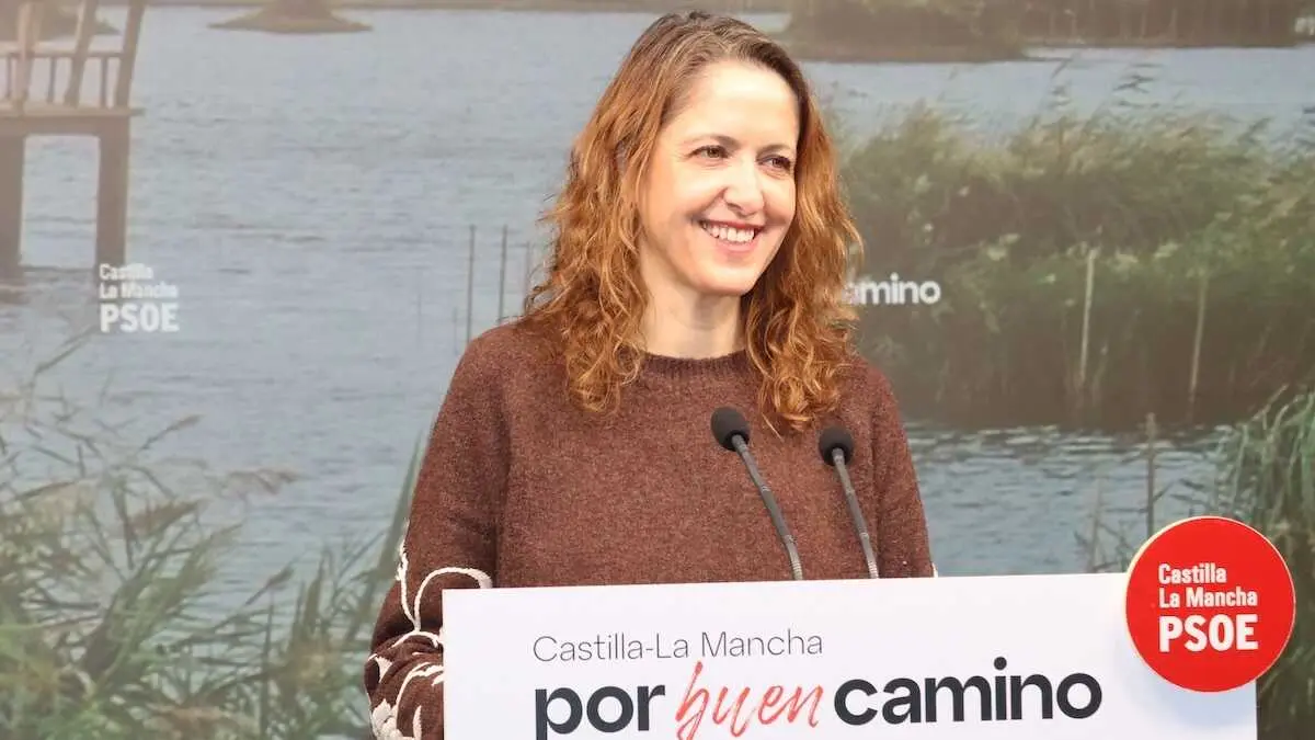 La vicesecretaria general del PSOE de Castilla-La Mancha y eurodiputada, Cristina Maestre, durante la rueda de prensa que ha ofrecido en la sede de los socialistas en Toledo
