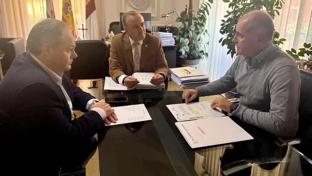 El alcalde de Talavera de la Reina (Toledo), Jos&eacute; Juli&aacute;n Gregorio, ha anunciado la aprobaci&oacute;n de la subida salarial a los empleados municipales