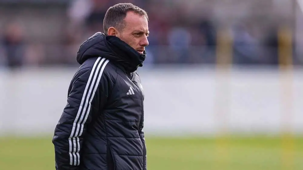 El entrenador del Albacete Balompi&eacute;, Alberto Gonz&aacute;lez, durante el entrenamiento