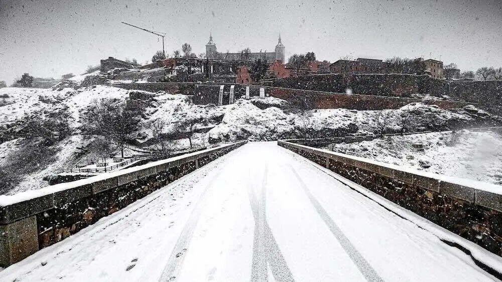 Imagen de archivo de la ciudad de Toledo cubierta de nieve tras una nevada