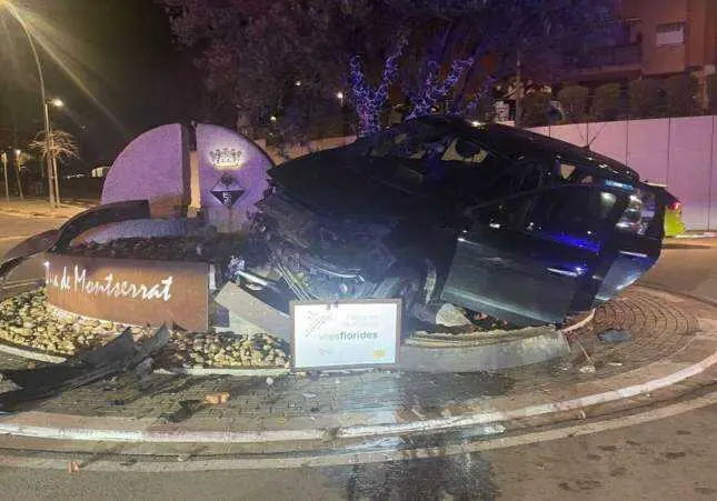 VIDEO. Cuatro menores se estrellan contra una rotonda tras una peligrosa persecuci&oacute;n