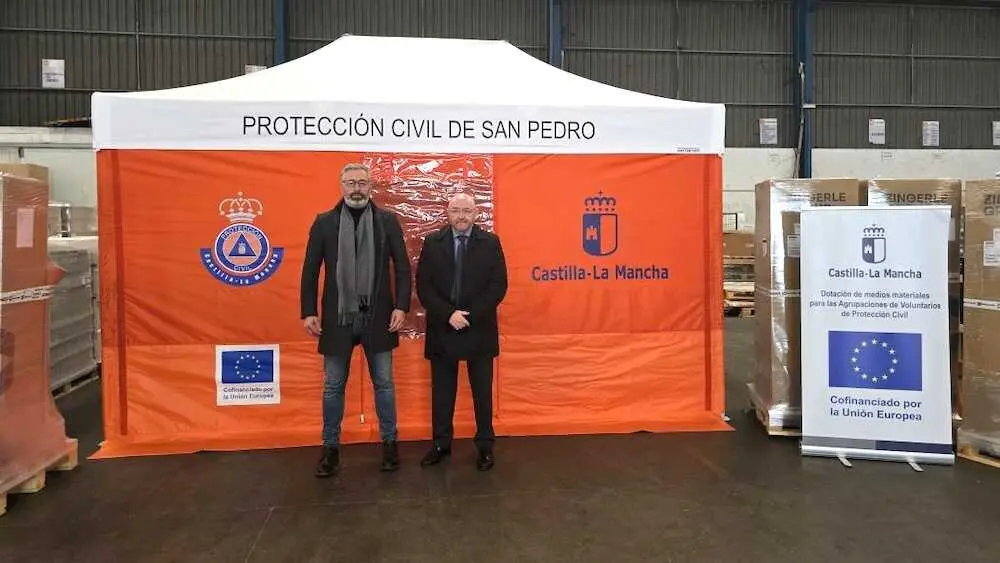 La Junta reparte material de primeros auxilios a agrupaciones de protecci&oacute;n civil