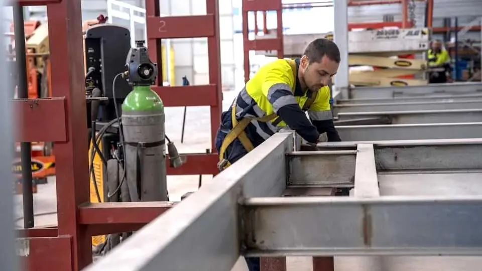 Los contratos fijos iniciales se multiplicaron por m&aacute;s de cinco en el mes de abril, trabajador, empleo, industria, &iacute;ndice de producci&oacute;n industrial ipi, empleado, f&aacute;brica, empleo, desempleo, epa