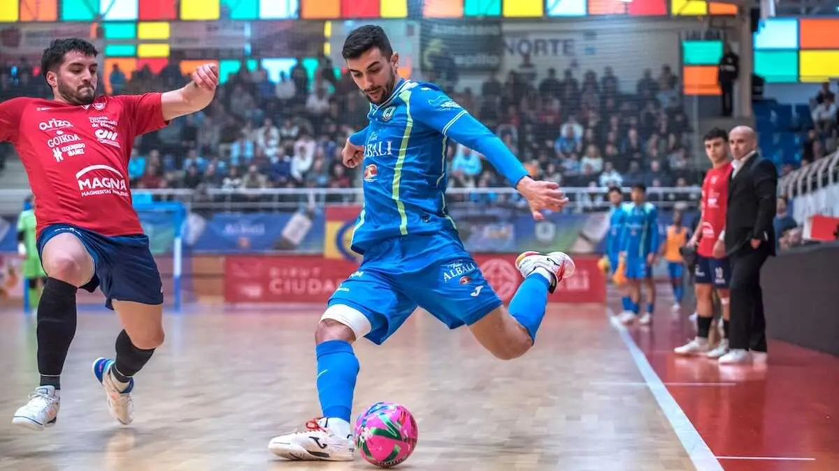 El Vi&ntilde;a Albali Valdepe&ntilde;as vuelve a sonre&iacute;r con una goleada coral al Osasuna (5-1)