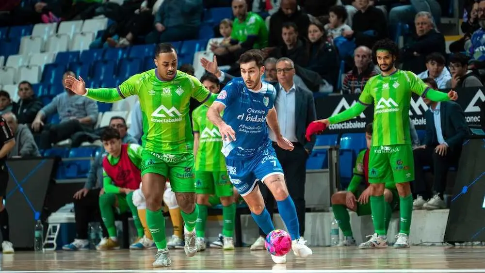 El Palma desata su pegada y supera al Manzanares en un duelo fren&eacute;tico (8-4)