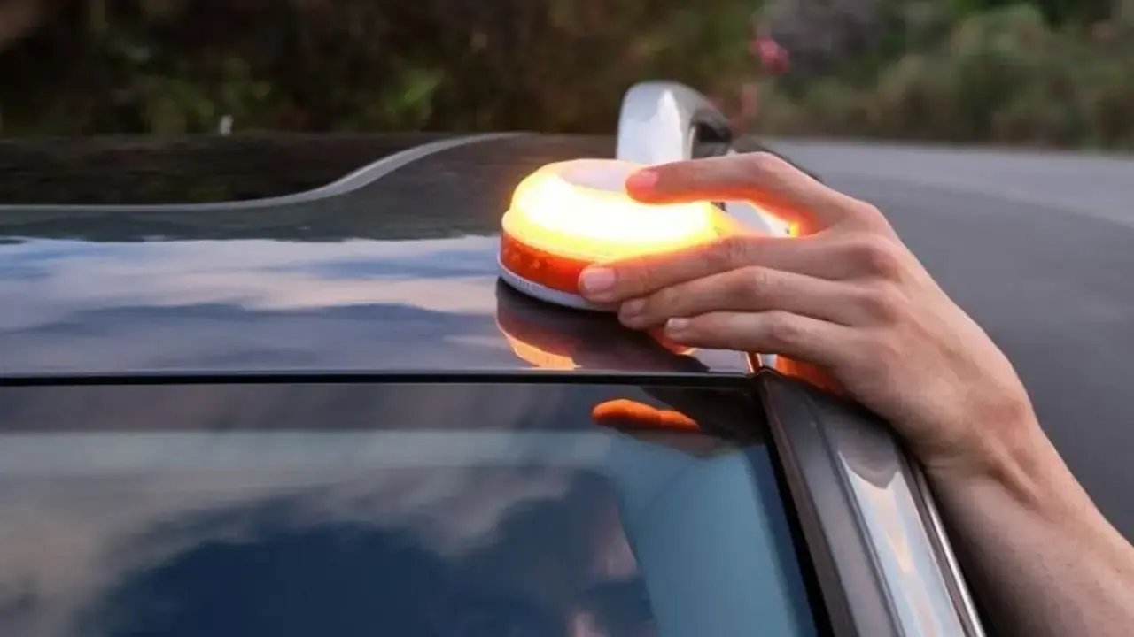 No se multar&aacute; durante un periodo "razonable" a los conductores que no lleven la baliza V-16, balizas, dgt, tr&aacute;fico, conductores,