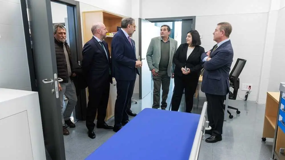 El presidente de Castilla-La Mancha, Emiliano Garc&iacute;a-Page, ha inaugurado el nuevo Centro de Salud de Alcoba de los Montes (Ciudad Real)