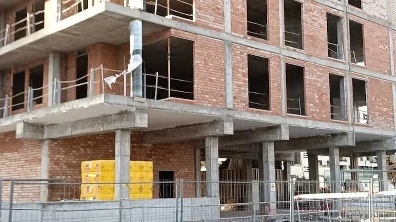 Hallados los cad&aacute;veres de un joven y una menor en un edificio en construcci&oacute;n