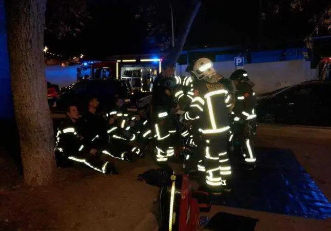 Muere una mujer atrapada al incendiarse su vivienda y no poder salir de ella, incendio, bomberos